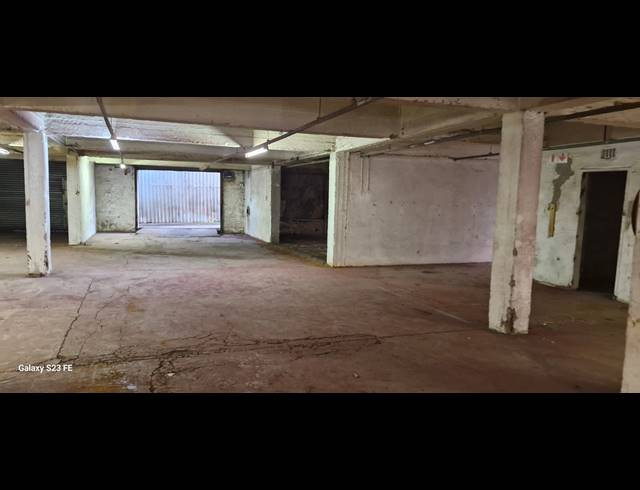 1,700M² WAREHOUSE FOR SALE IN VILLAGE MAIN